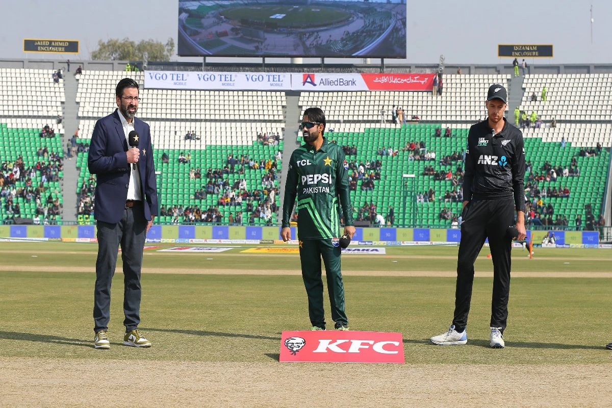 PAK vs NZ: पाकिस्तान ने टॉस जीतकर गेंदबाजी चुनी, देखें दोनों टीमों की प्लेइंग 11