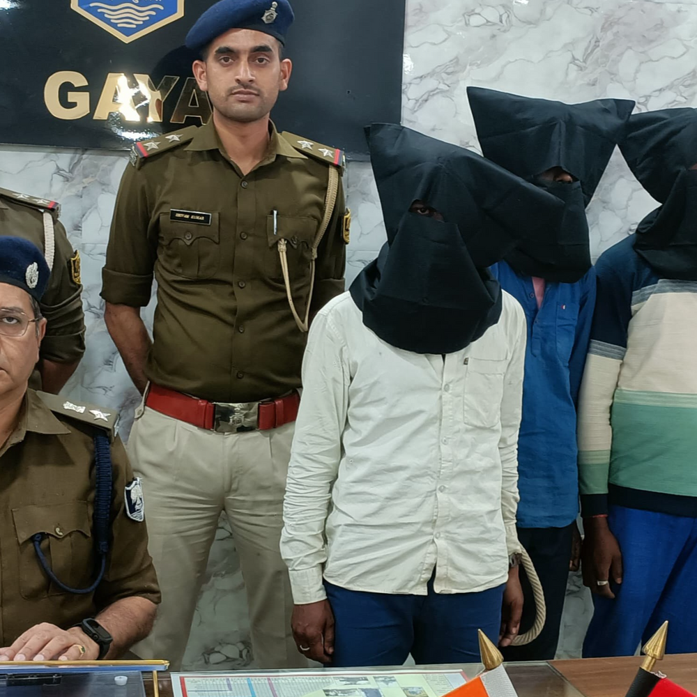 गया में ब्राउन शुगर के साथ 3 तस्कर गिरफ्तार:खेप ले जाने की सूचना पर पुलिस ने किया वाहन जांच, दो की निशानदेही पर तीसरा पकड़ाया