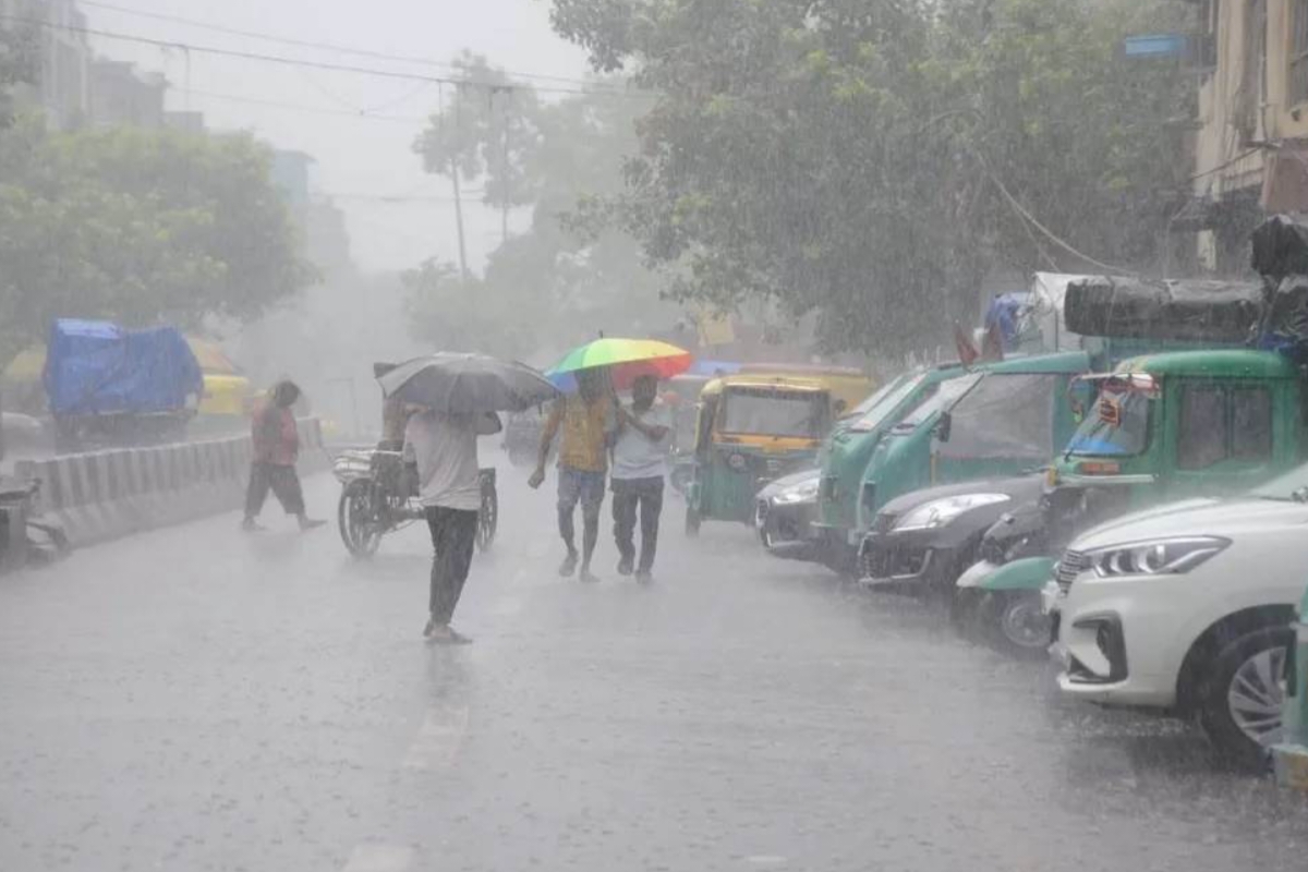 UP Rains: कल से बदलेगा यूपी का मौसम बारिश के साथ आंधी- तूफान की चेतावनी, IMD latest update